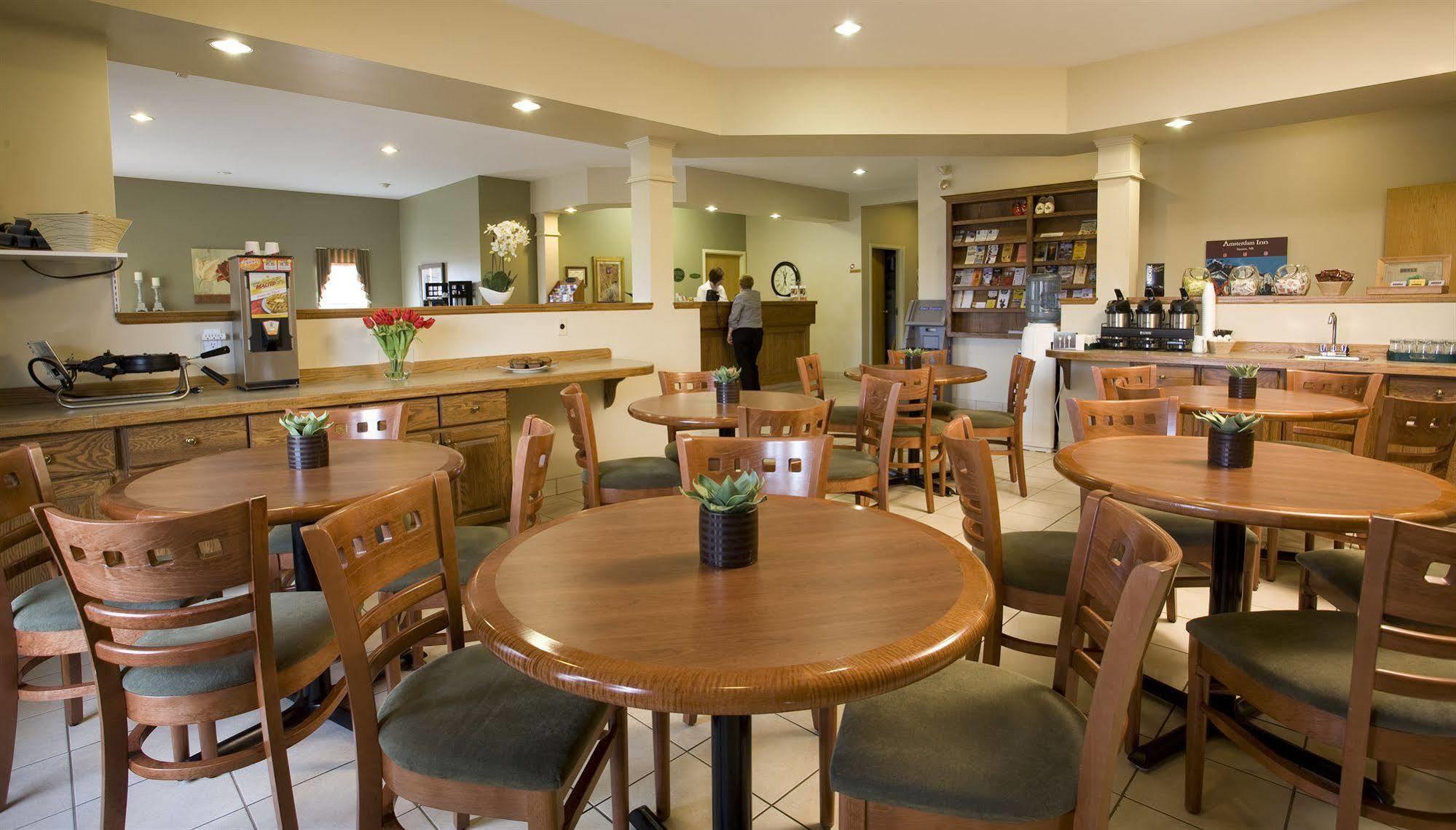 Amsterdam Inn & Suites Moncton Zewnętrze zdjęcie